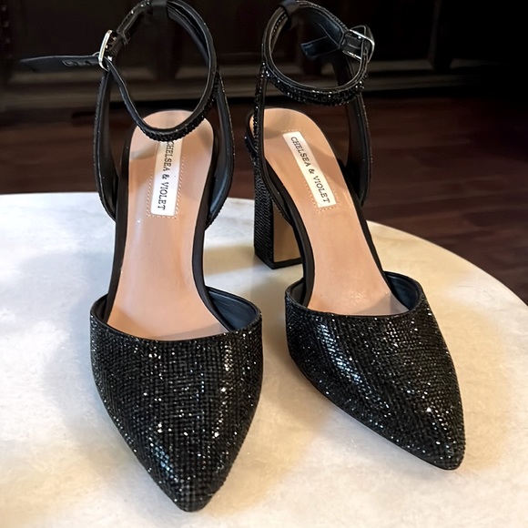 Chelsea & Violet Shoes - Chelsea & Violet Rhinestones Embellished Pointed Toe Pumps Shoes Black Size 7.5